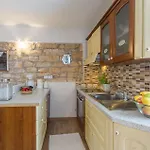 2 Bedroom Beautiful In Putini Pulici