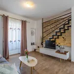 Holiday home Beautiful In Putini With Kitchen