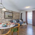 Beautiful In Putini With Kitchen Holiday home Pulici