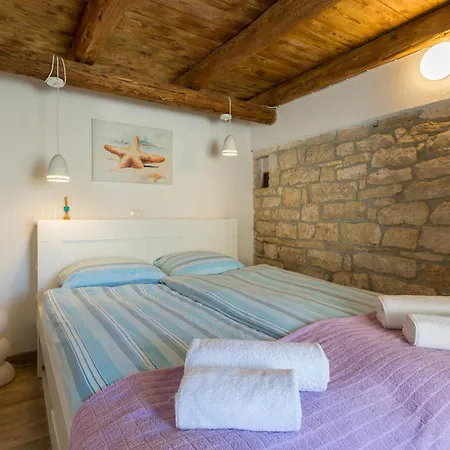 Beautiful In Putini With Kitchen