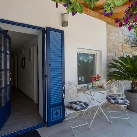 Beautiful In Putini With Kitchen *