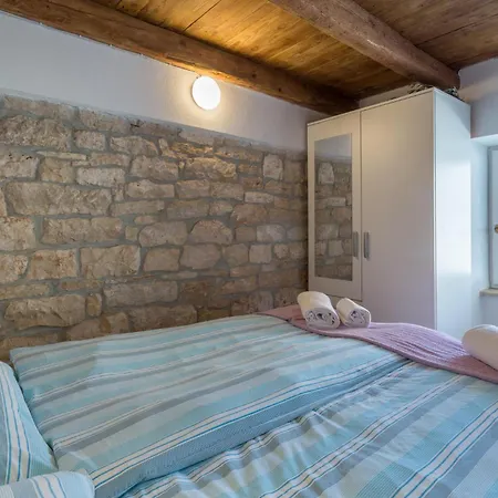 Holiday home Beautiful In Putini With Kitchen Sorici