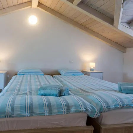 Holiday home Beautiful In Putini With Kitchen Sorici
