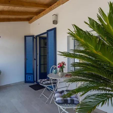 Beautiful In Putini With Kitchen Holiday home