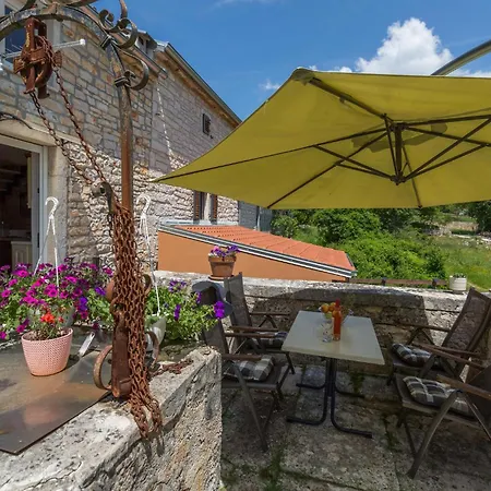 Beautiful In Putini With Kitchen Pulici