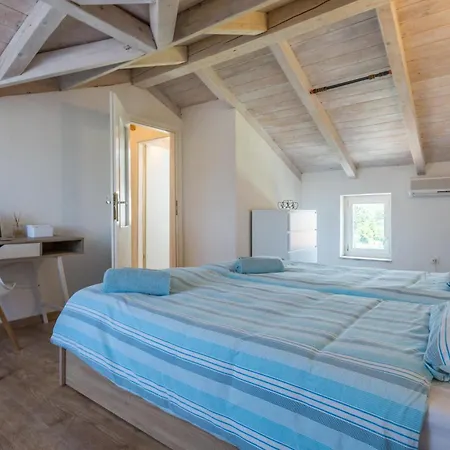 Holiday home Beautiful In Putini With Kitchen