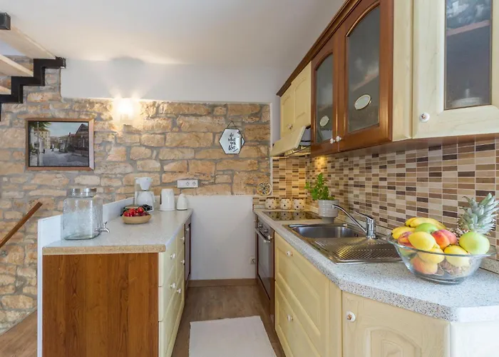 Beautiful In Putini With Kitchen Pulici