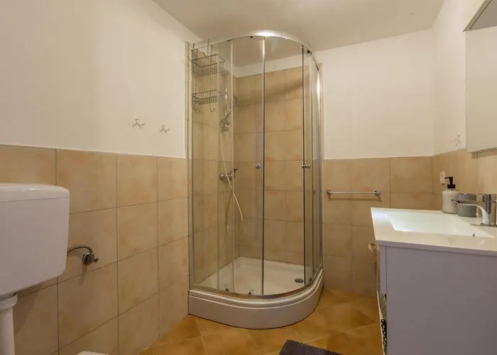 Beautiful In Putini With Kitchen *