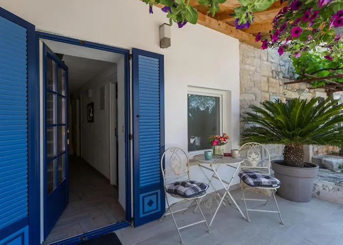 Beautiful In Putini With Kitchen *