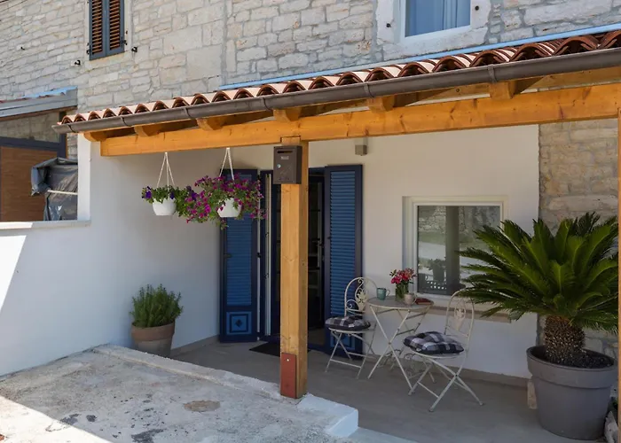 Beautiful In Putini With Kitchen Vikendica