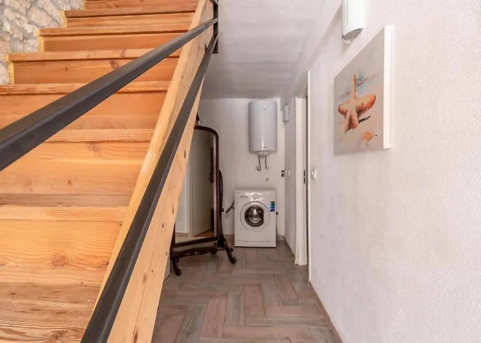 Beautiful In Putini With Kitchen