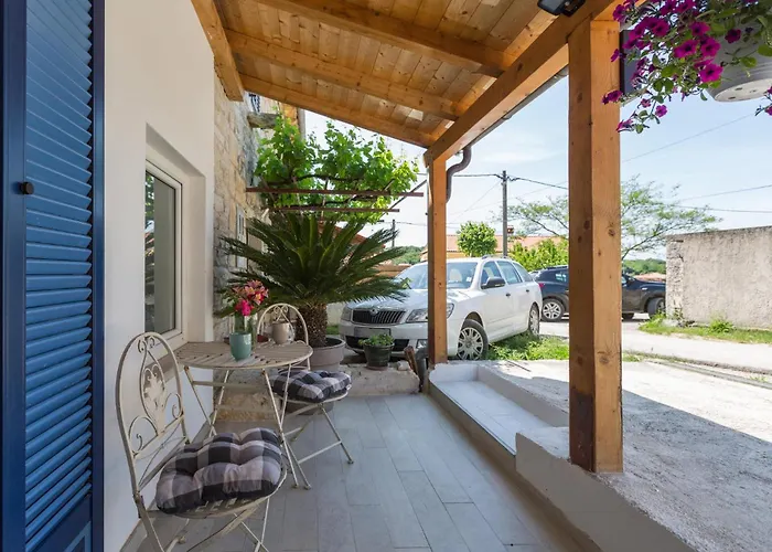 Beautiful In Putini With Kitchen 別荘