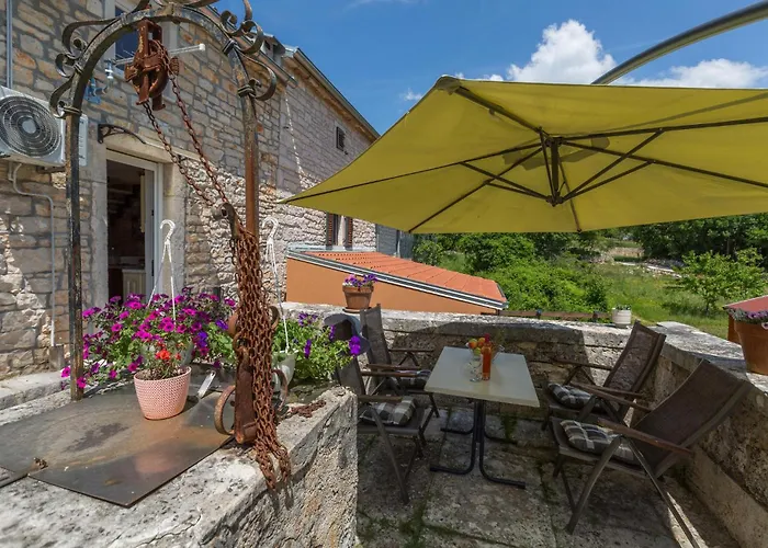 Beautiful In Putini With Kitchen Pulici