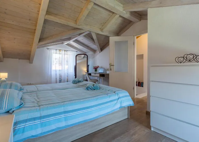 Beautiful In Putini With Kitchen Vikendica