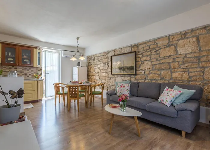 Beautiful In Putini With Kitchen