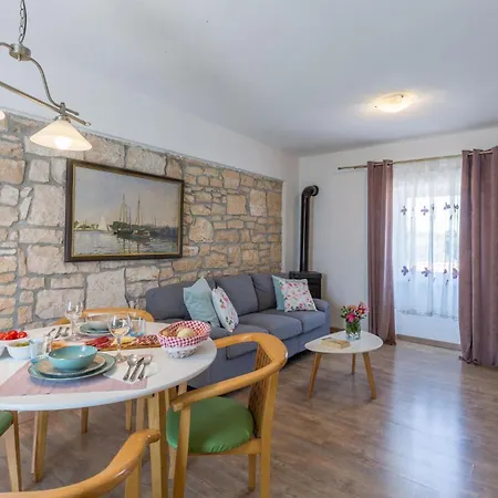 Beautiful In Putini With Kitchen Prázdninový dům Sorici